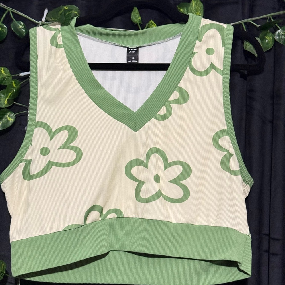 SHEIN Green and Cream Floral Crop Top